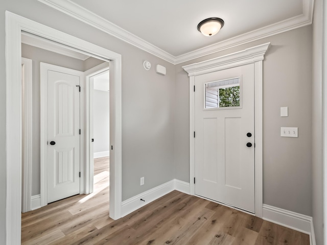43 Sioux Trl, Crawfordville, FL 32327 - foyer with light wood-style floors, baseboards, and crown molding
