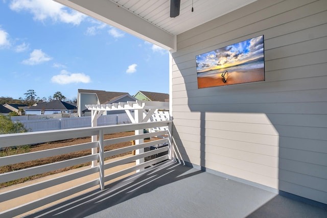 balcony featuring ceiling fan