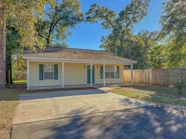 view of front of property with a porch and a front lawn