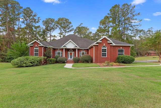 ranch-style home featuring a front lawn