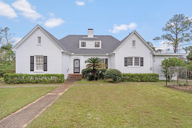 view of front of property with a front lawn