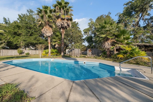 view of swimming pool