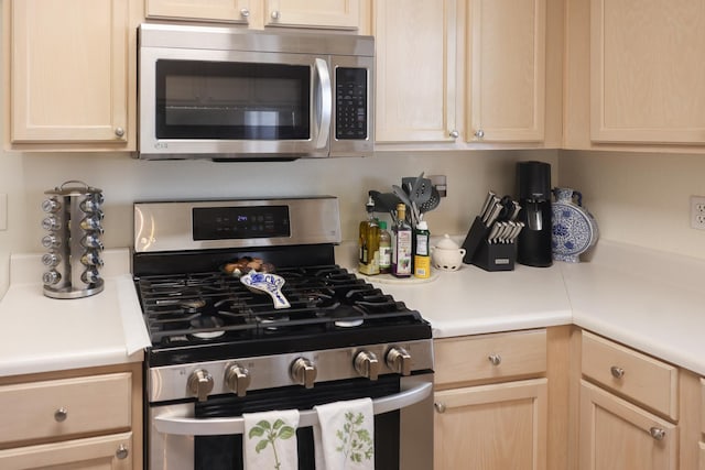 330 Dreadnaught Ct, Tallahassee, FL 32312 - kitchen with stainless steel appliances, light countertops, and light brown cabinetry