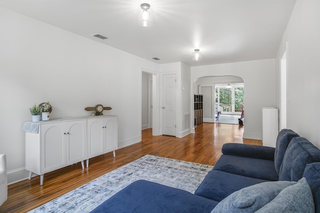 1324 Branch St, Tallahassee, FL 32303 - living room with arched walkways and wood finished floors