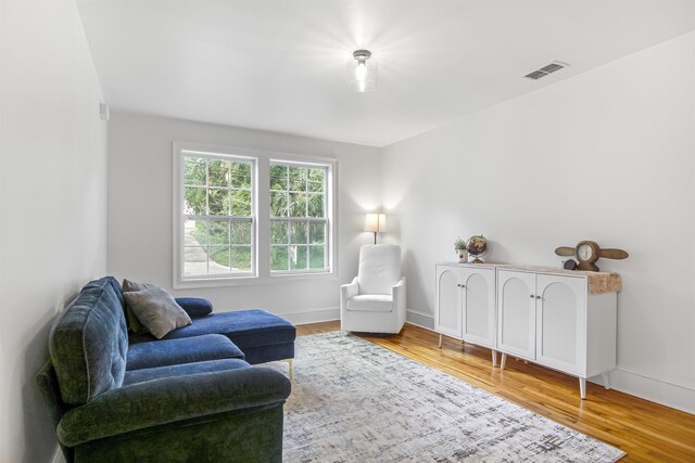 1324 Branch St, Tallahassee, FL 32303 - sitting room with light wood-style floors