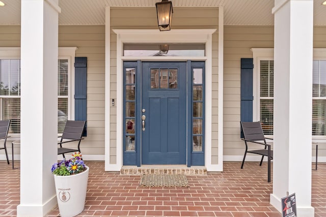 entrance to property featuring covered porch