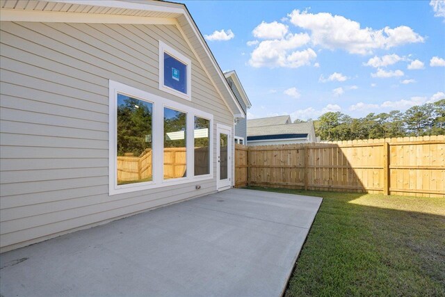 view of yard featuring a patio