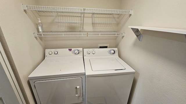 2801 Chancellorsville Dr Unit 1316, Tallahassee, FL 32312 - laundry room featuring independent washer and dryer