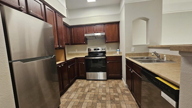 2801 Chancellorsville Dr Unit 1316, Tallahassee, FL 32312 - kitchen with stainless steel appliances, under cabinet range hood, a sink, brick patterned floors, and light countertops