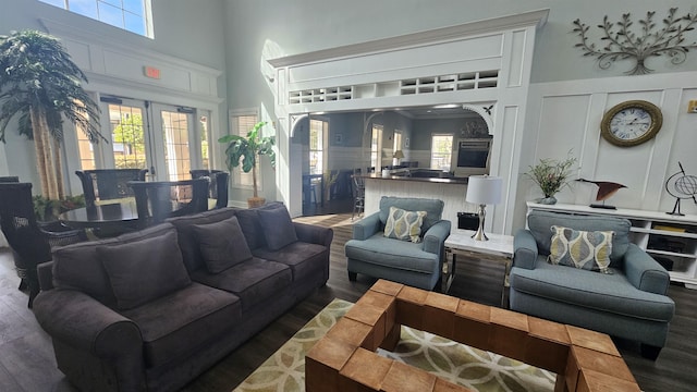 2801 Chancellorsville Dr Unit 1316, Tallahassee, FL 32312 - living room featuring a towering ceiling, wood finished floors, and a decorative wall