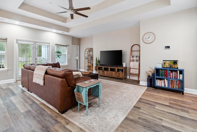 10732 Sycamore Ridge Ln, Tallahassee, FL 32305 - living area with a tray ceiling, ceiling fan, wood finished floors, baseboards, and recessed lighting