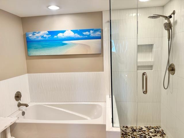 9100 Baytowne Wharf Boulevard 470/472, Walton Beaches, FL 32550 - full bathroom featuring a stall shower and a bath