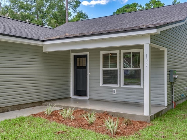 entrance to property featuring a porch