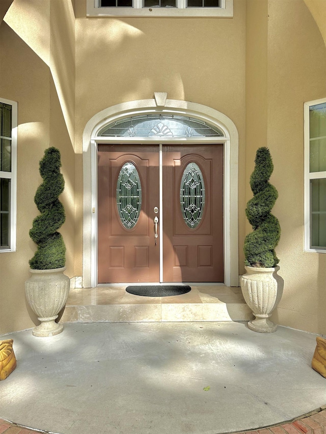 10 Yvonne Ct, Havana, FL 32333 - view of exterior entry featuring stucco siding
