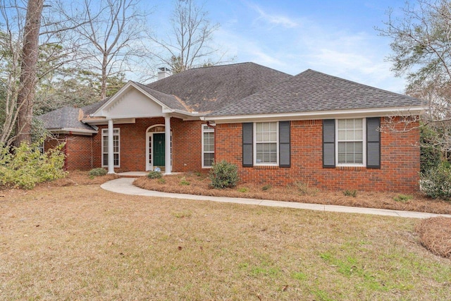 ranch-style house featuring a front yard