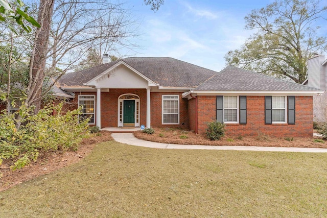 single story home with a front lawn