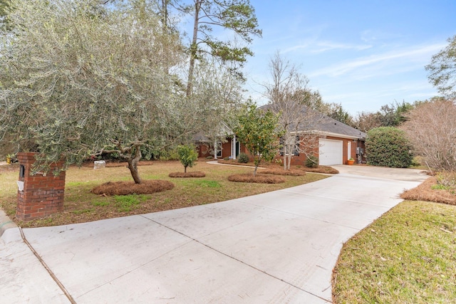 view of front of house featuring a garage and a front yard