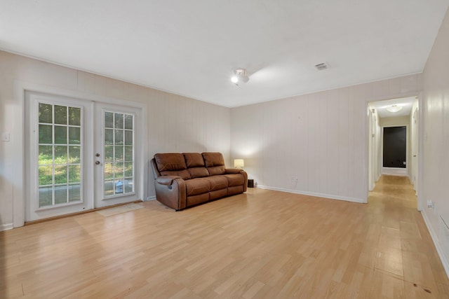 living area with light hardwood / wood-style flooring