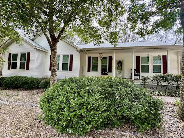 single story home featuring a porch