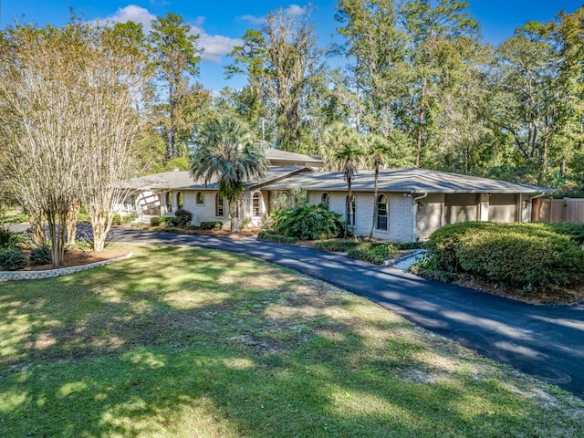 ranch-style home with a front yard