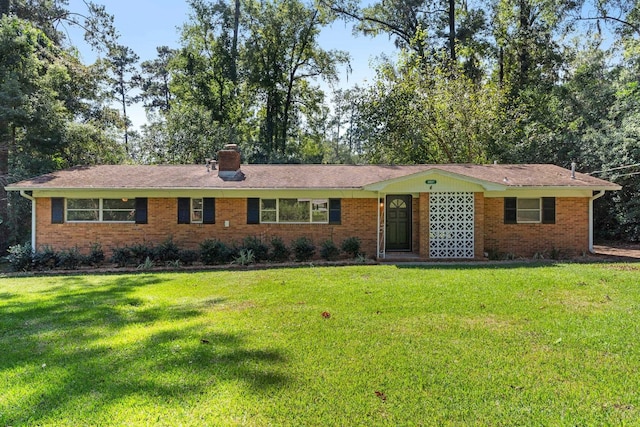 ranch-style house featuring a front lawn