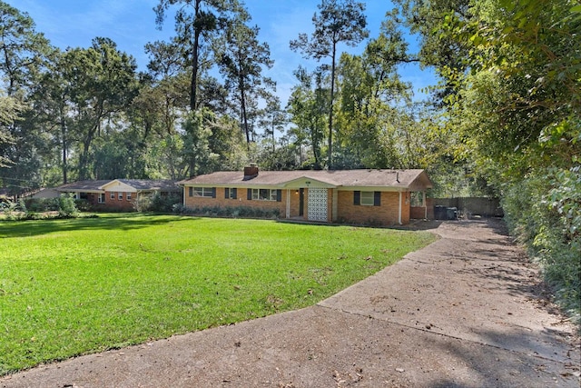 ranch-style home featuring a front yard