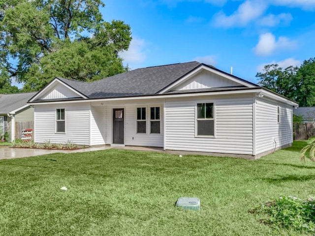 view of front of property with a front lawn