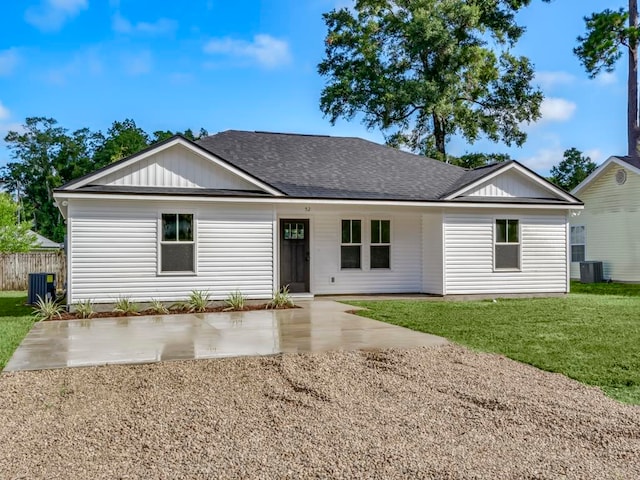 ranch-style home featuring central AC and a front lawn