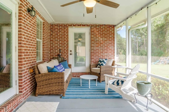 sunroom with ceiling fan