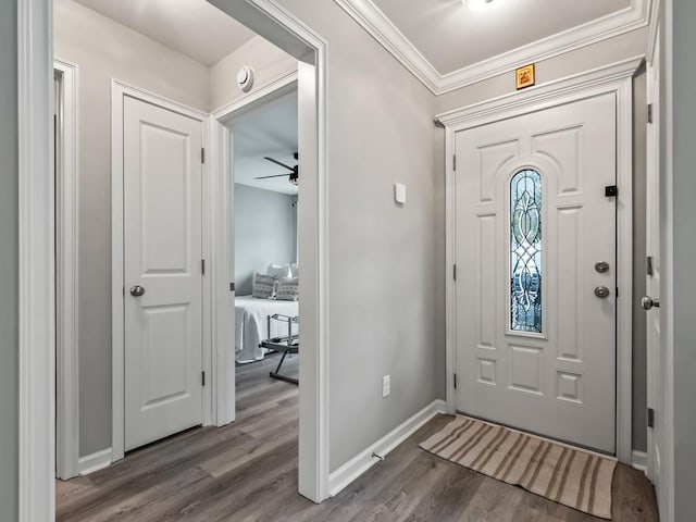 entrance foyer with hardwood / wood-style floors, ceiling fan, and crown molding