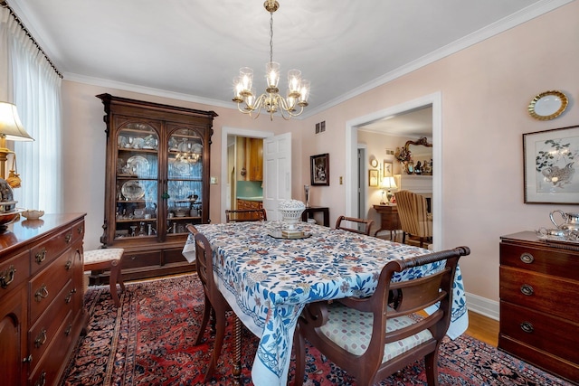 1540 Isabel Ct, Tallahassee, FL 32303 - dining space featuring a chandelier, crown molding, and wood finished floors