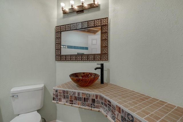 bathroom featuring toilet and sink