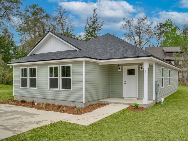 view of front facade with a porch and a front lawn