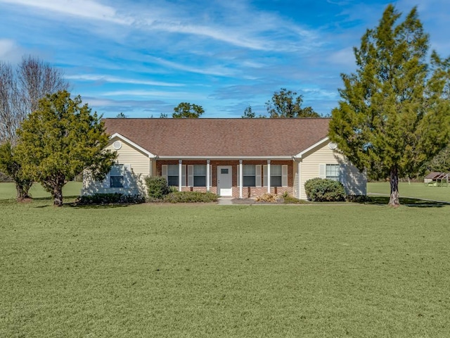 ranch-style house featuring a front yard