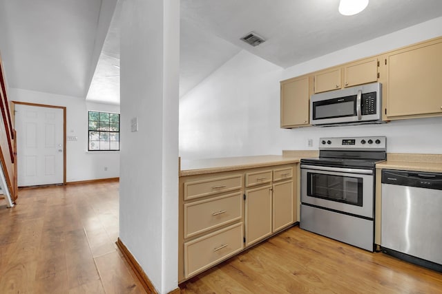 1355 Warrior Way Unit 67, Tallahassee, FL 32304 - kitchen featuring stainless steel appliances, cream cabinets, light countertops, light wood-style flooring, and lofted ceiling