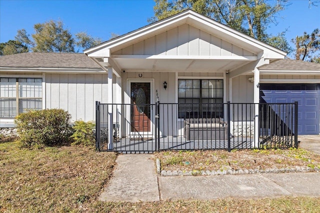 view of front facade featuring a garage