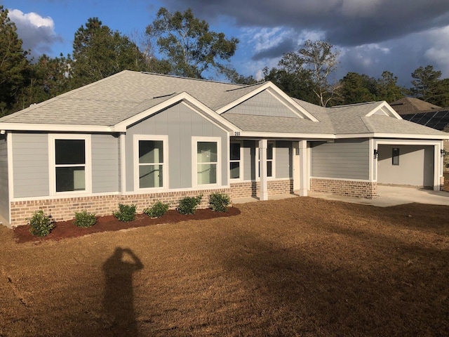 view of front of property featuring a garage and a front yard