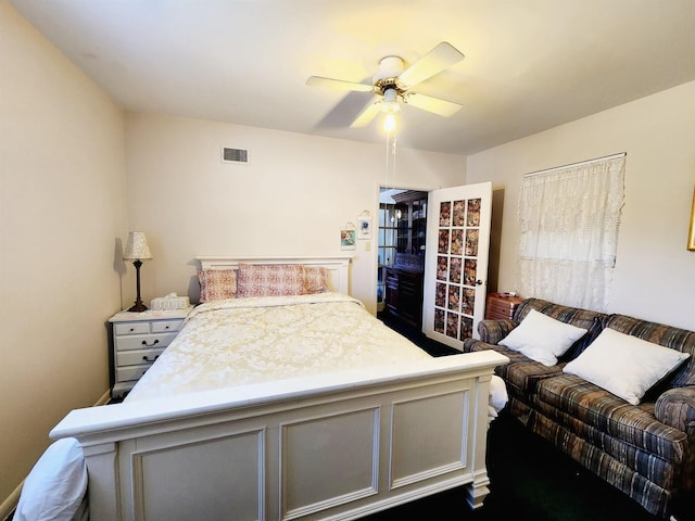 bedroom featuring ceiling fan