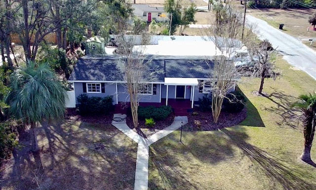 view of front of house featuring a front yard