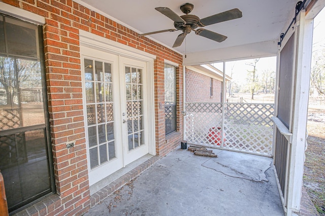 sunroom featuring ceiling fan