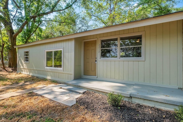 2212 Berkshire Dr, Tallahassee, FL 32304 - view of doorway to property