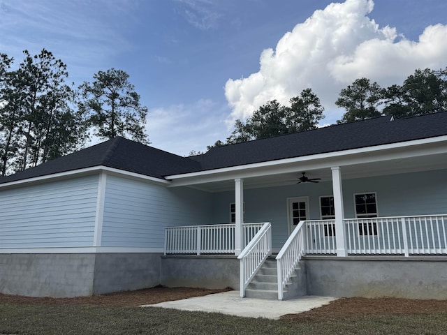 view of front of property featuring covered porch and a ceiling fan