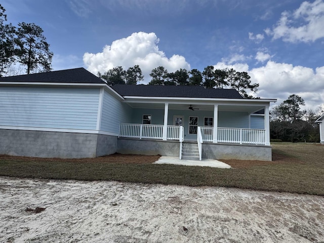 view of front of home featuring a ceiling fan and covered porch