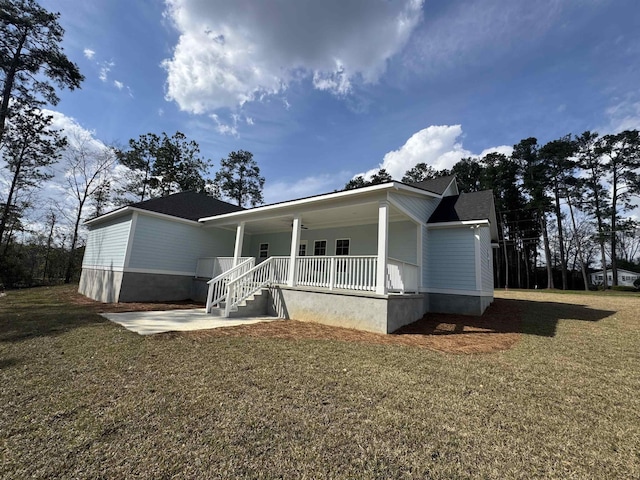 view of front of property with covered porch and a front lawn