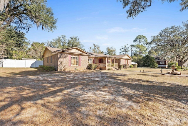 ranch-style house featuring covered porch