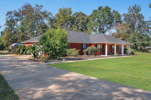 single story home featuring a front yard