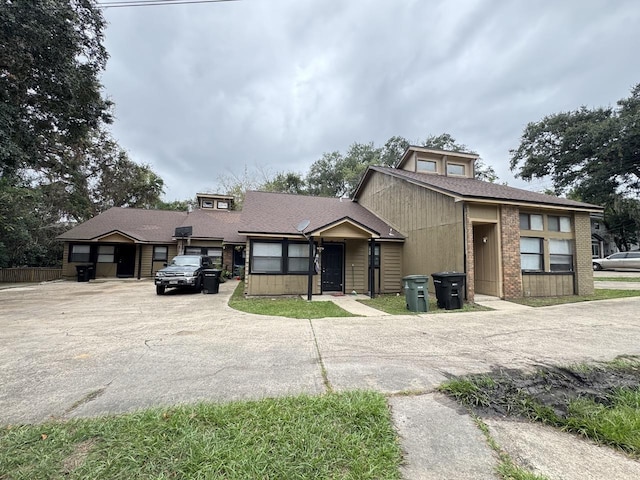 view of front of property