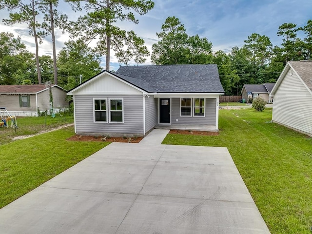 view of front of home featuring a front lawn