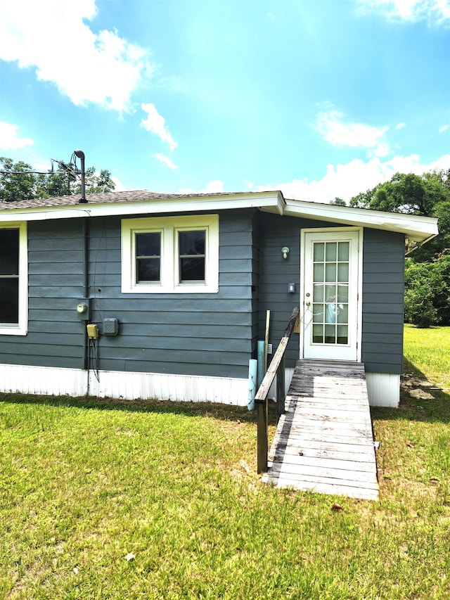 view of front of house with a front yard