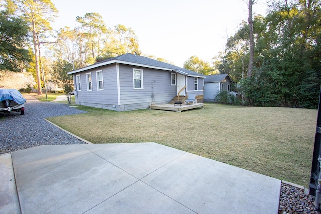 view of side of property featuring a yard